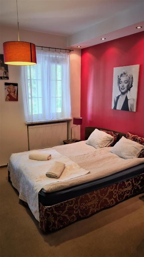 Pokoje Goscinne W Starym Kinie Stolpmünde Exterior foto